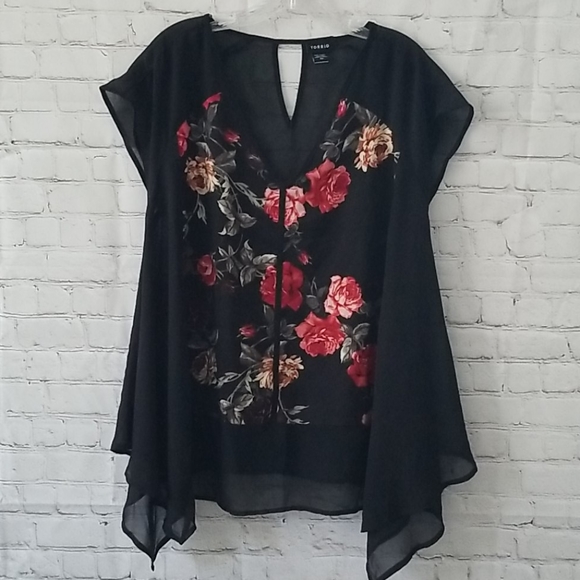 Torrid | Floral Print Chiffon Sharkbite Blouse - Picture 2 of 6